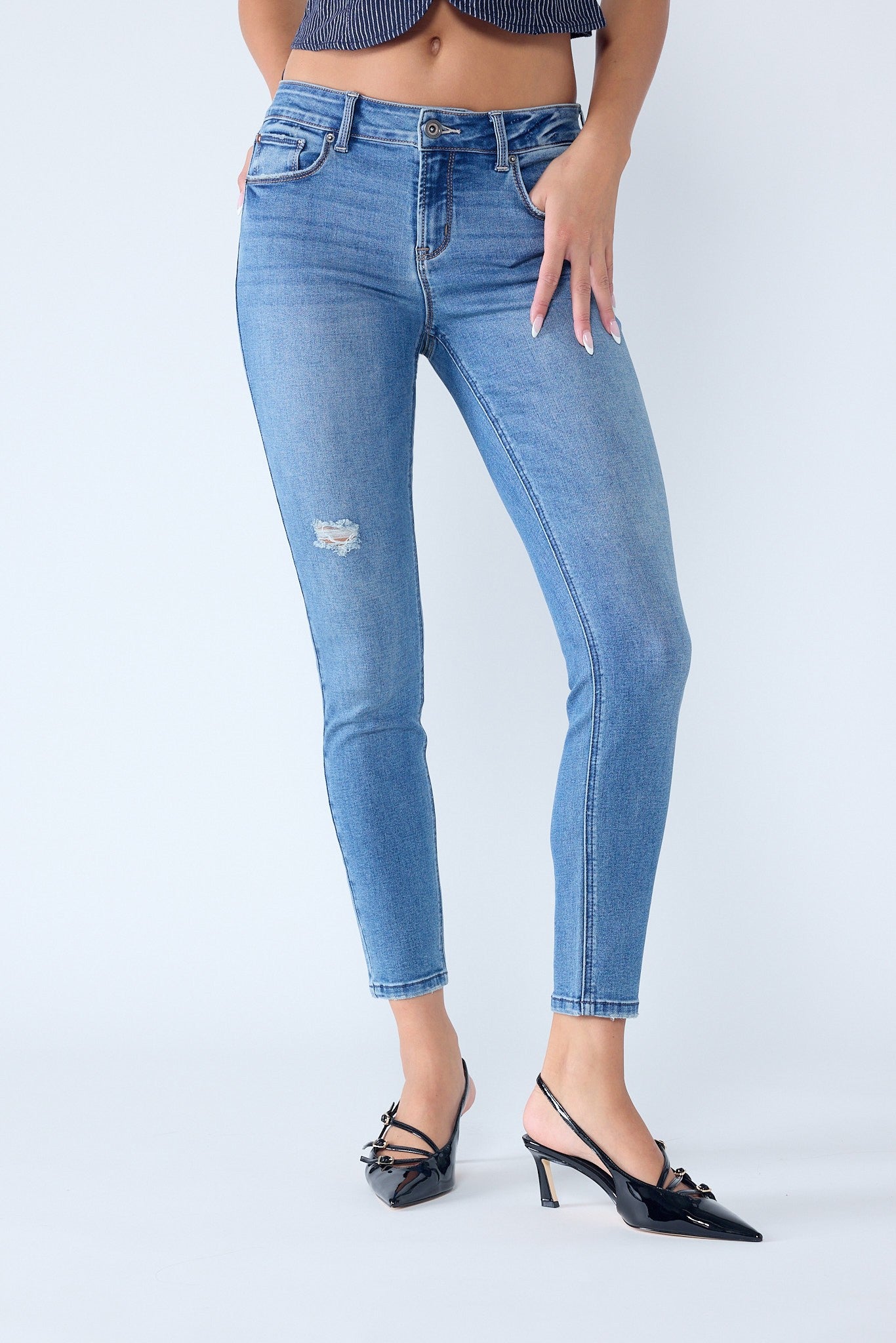 Mid Rise Destructed Skinny