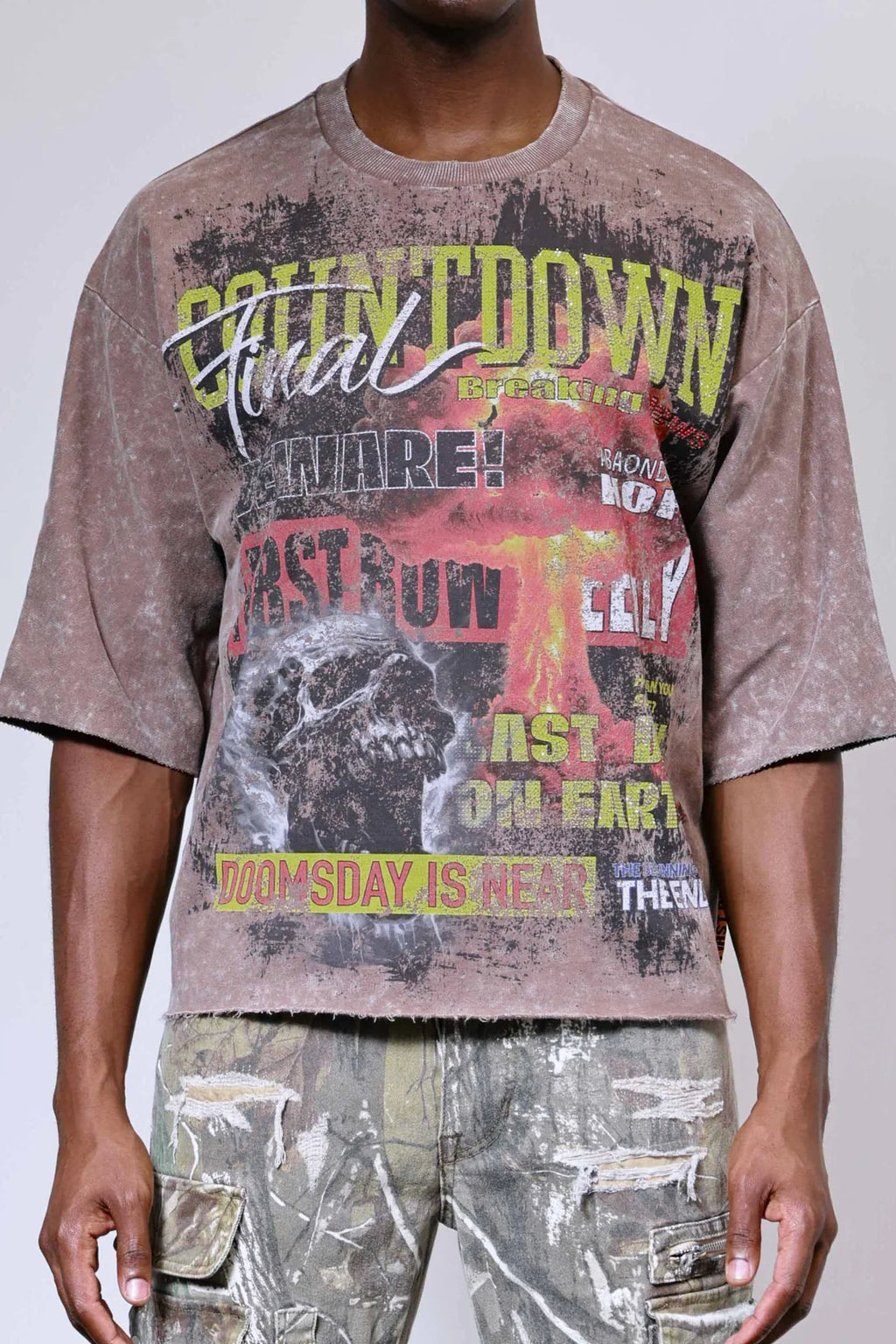 FIRST ROW Breaking News Countdown Cropped Tee